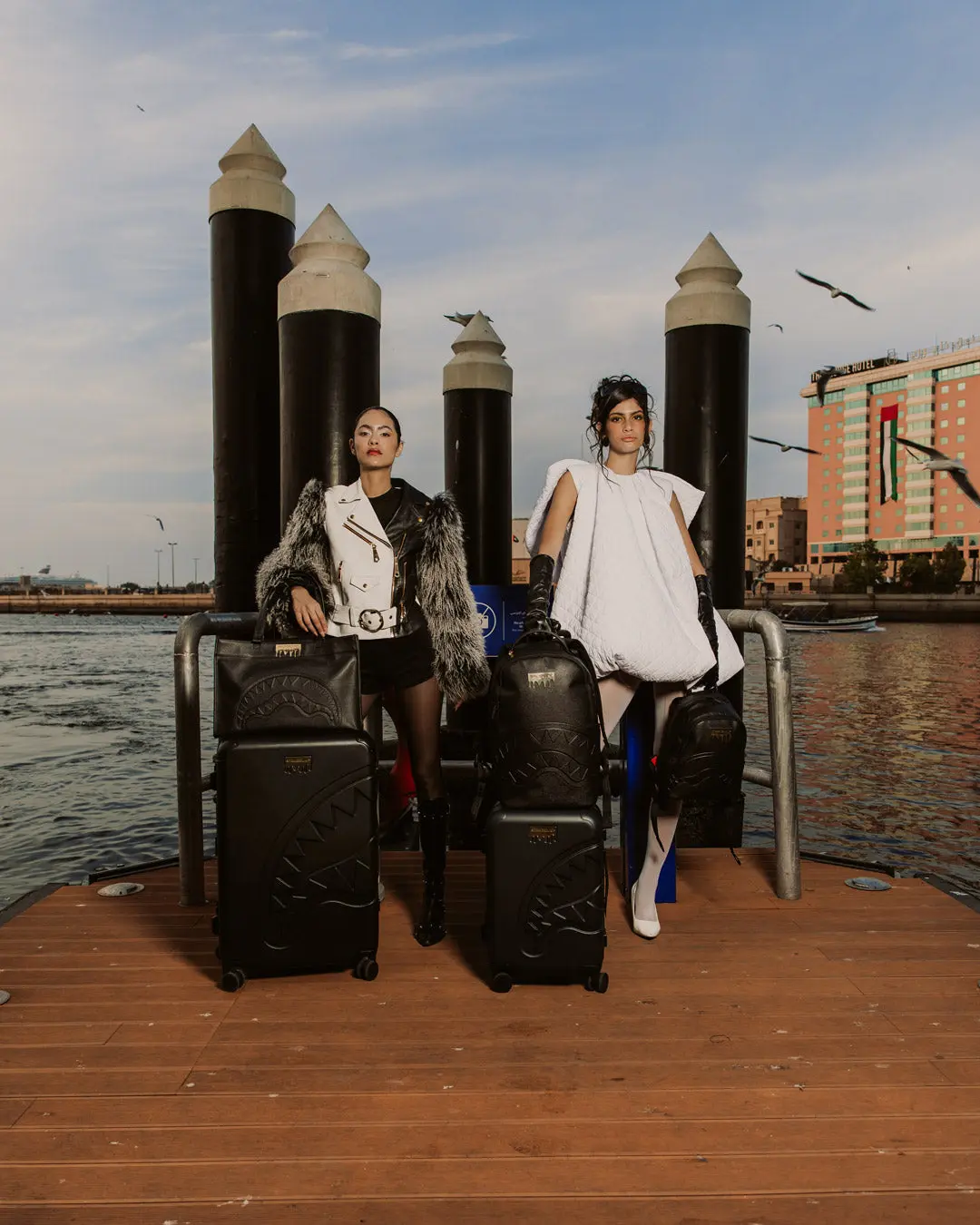 GOLD BRICK DRIP FULL-SIZE LUGGAGE - Image 4